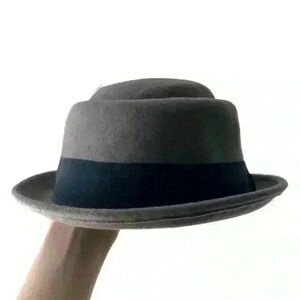 Urban Outfitters Grey 100 % Wool Felt  Fedora Black Band Hat Costume Halloween